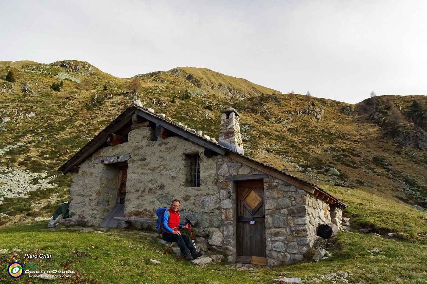 46 Baita del Buco (1936 m) e Monte Valegino.JPG -                                